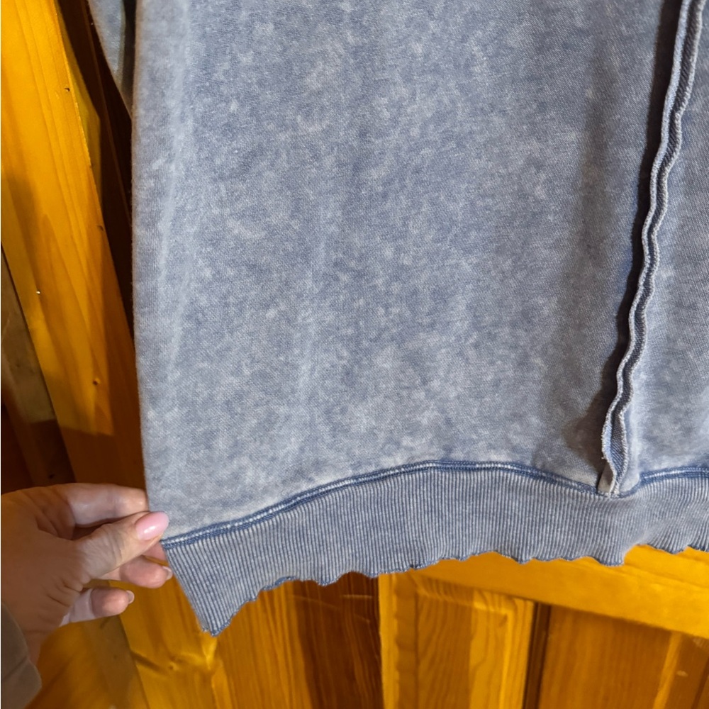 Source Unknown Washed Blue Sweatshirt - Picture 4 of 7